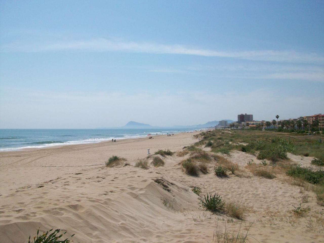 Neptuno Apartamento - Frente A La Playa Daimús Eksteriør billede